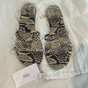 Brand new Tkees sandsnake sandals